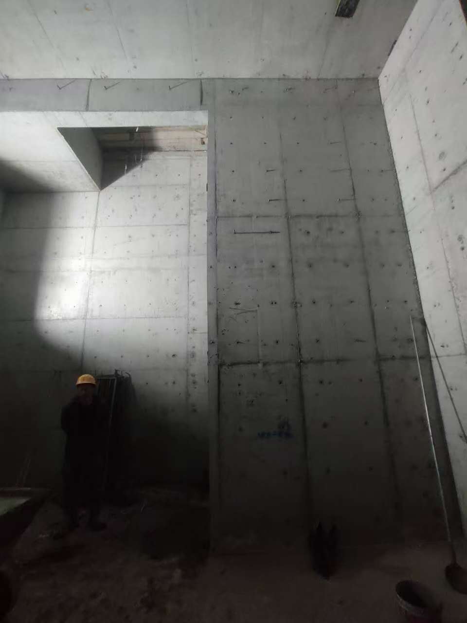 红桥墙上开槽钢筋断了有影响吗